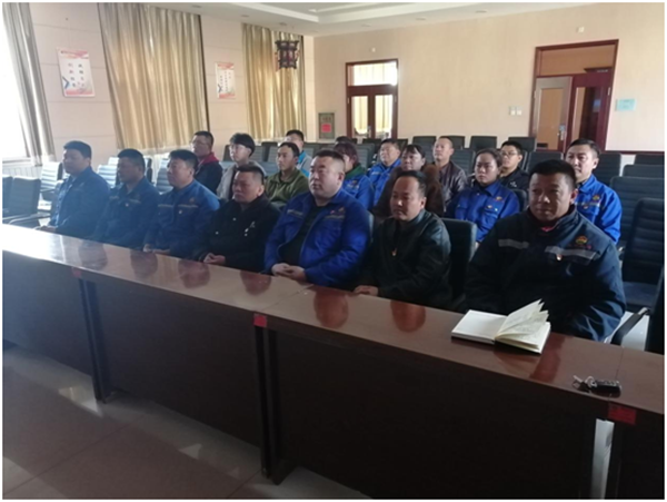 大中党委构造个人旁观《典范4》专题节目